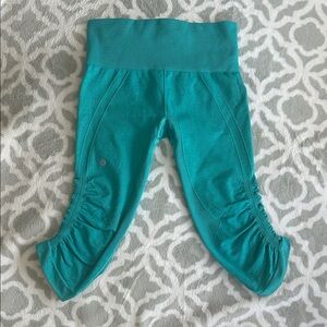 NWOT lululemon athletica Teal Cropped Leggings